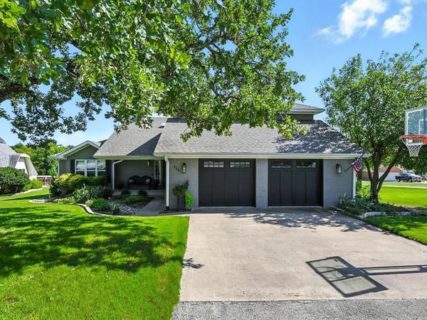 116 Seminole Drive, Lake Kiowa, TX 76240