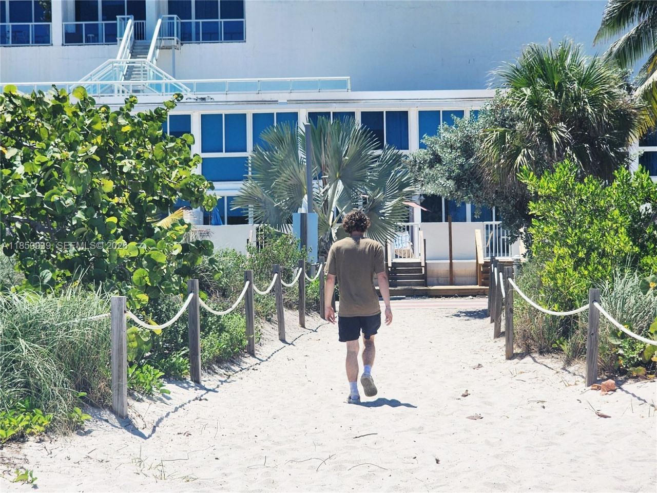 5555 Collins Ave, Unit 9S, Miami Beach, FL 33140 Photo