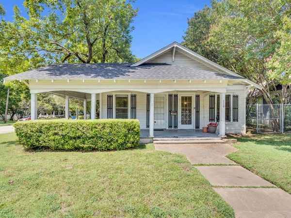 110 W Lampasas Street, Ennis, TX 75119