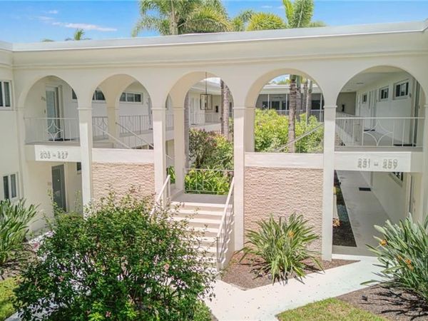 255 3rd AVE S, Unit 255, NAPLES, FL 34102