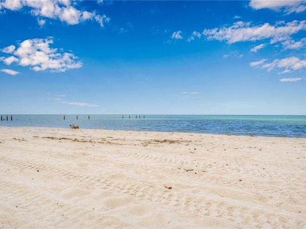 255 3rd AVE S, Unit 255, NAPLES, FL 34102