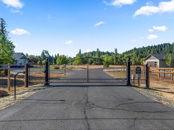 597 E Forks Circle, Unit 21, Cave Junction, OR 97523