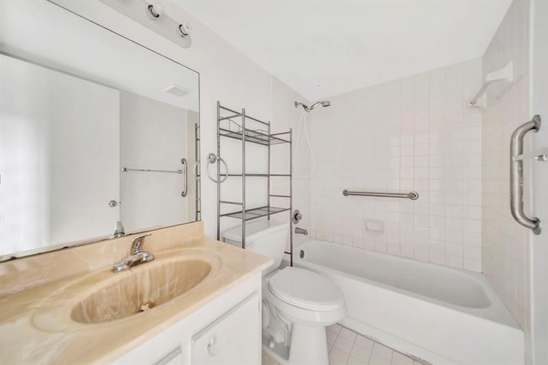 13250 SW 7th Court, Unit 402L, Pembroke Pines, FL 33027 Photo