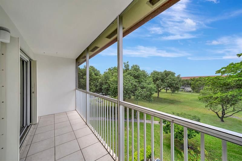 13250 SW 7th Court, Unit 402L, Pembroke Pines, FL 33027 Photo