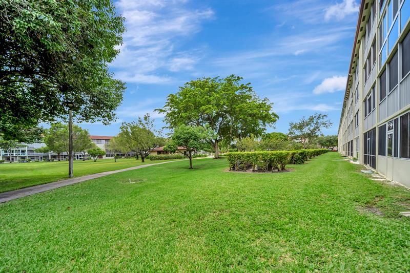 13250 SW 7th Court, Unit 402L, Pembroke Pines, FL 33027 Photo