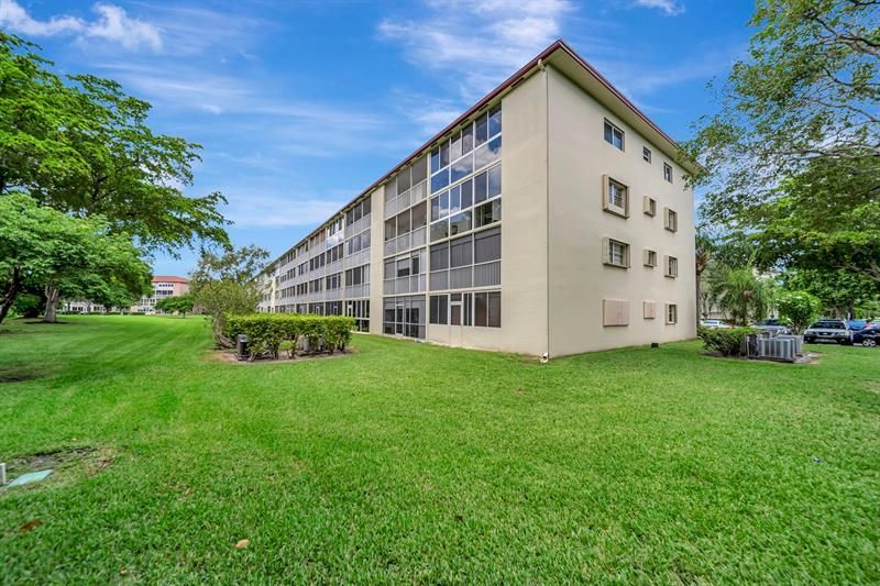 13250 SW 7th Court, Unit 402L, Pembroke Pines, FL 33027 Photo