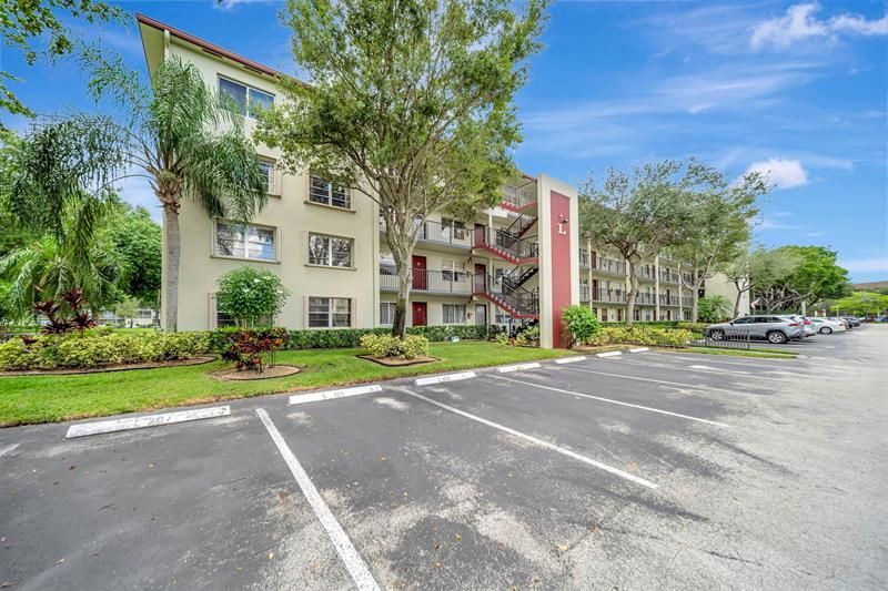 13250 SW 7th Court, Unit 402L, Pembroke Pines, FL 33027 Photo