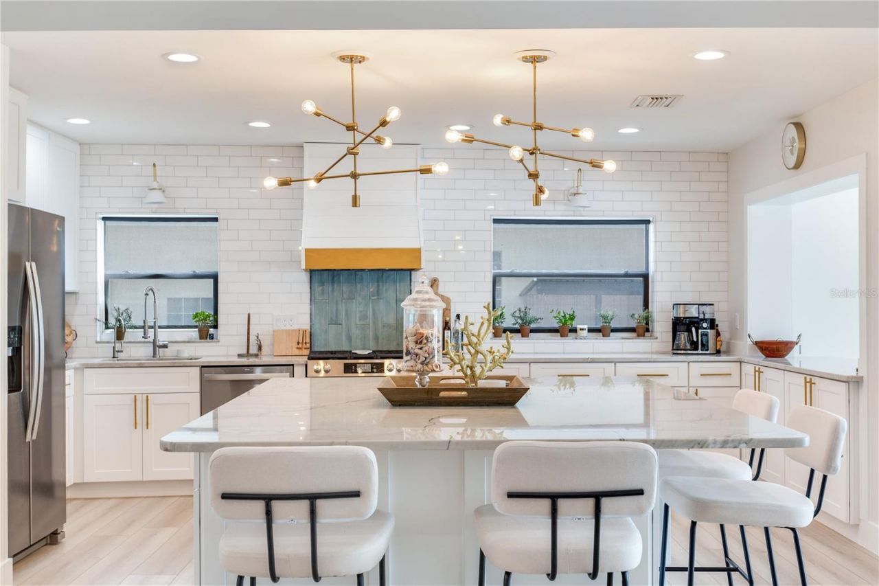 17081 Dolphin Drive, North Redington Beach, FL 33708 Photo