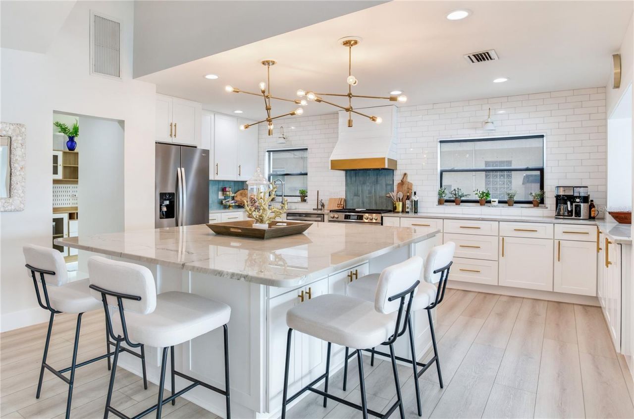 17081 Dolphin Drive, North Redington Beach, FL 33708 Photo