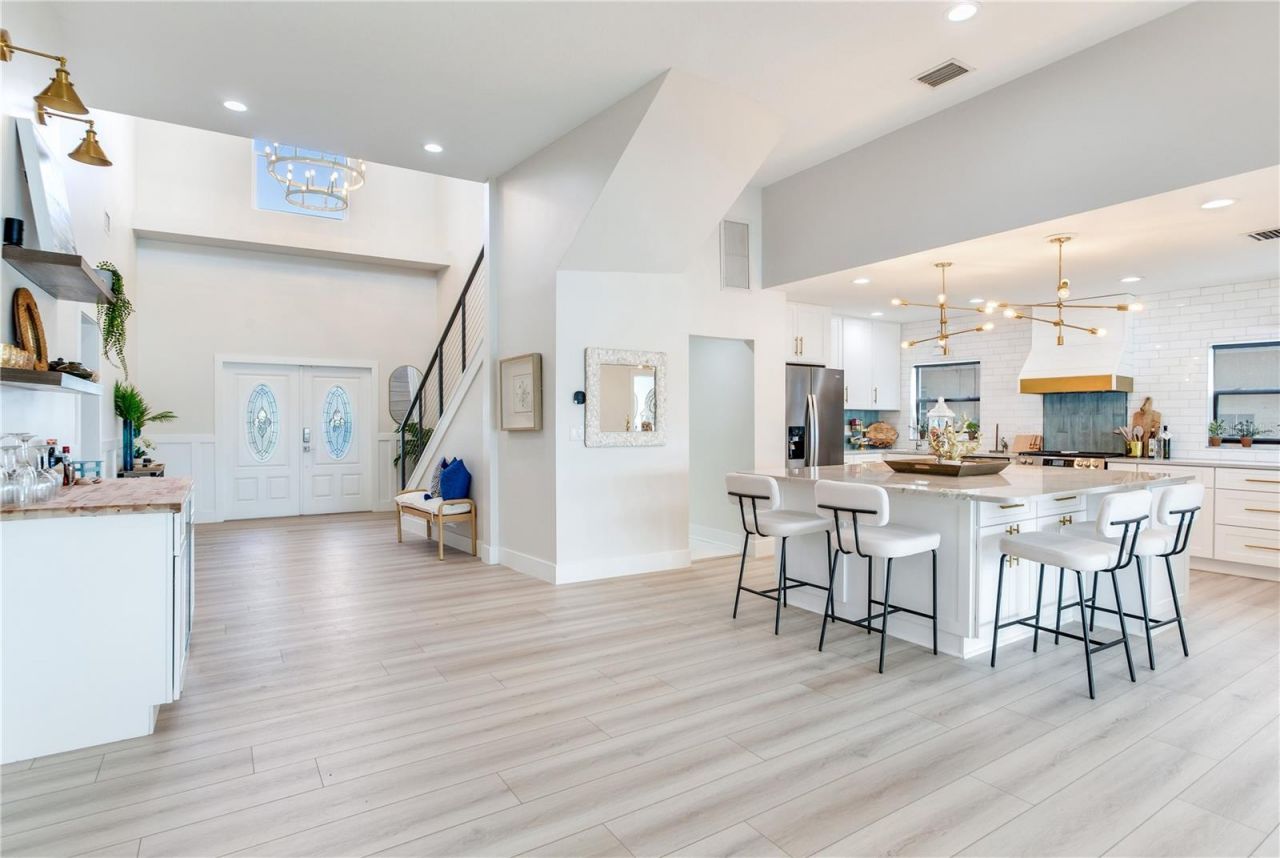 17081 Dolphin Drive, North Redington Beach, FL 33708 Photo