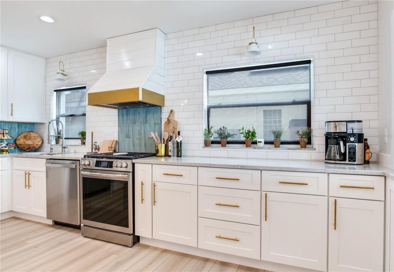 17081 Dolphin Drive, North Redington Beach, FL 33708 Photo