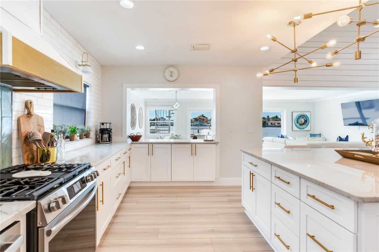 17081 Dolphin Drive, North Redington Beach, FL 33708 Photo