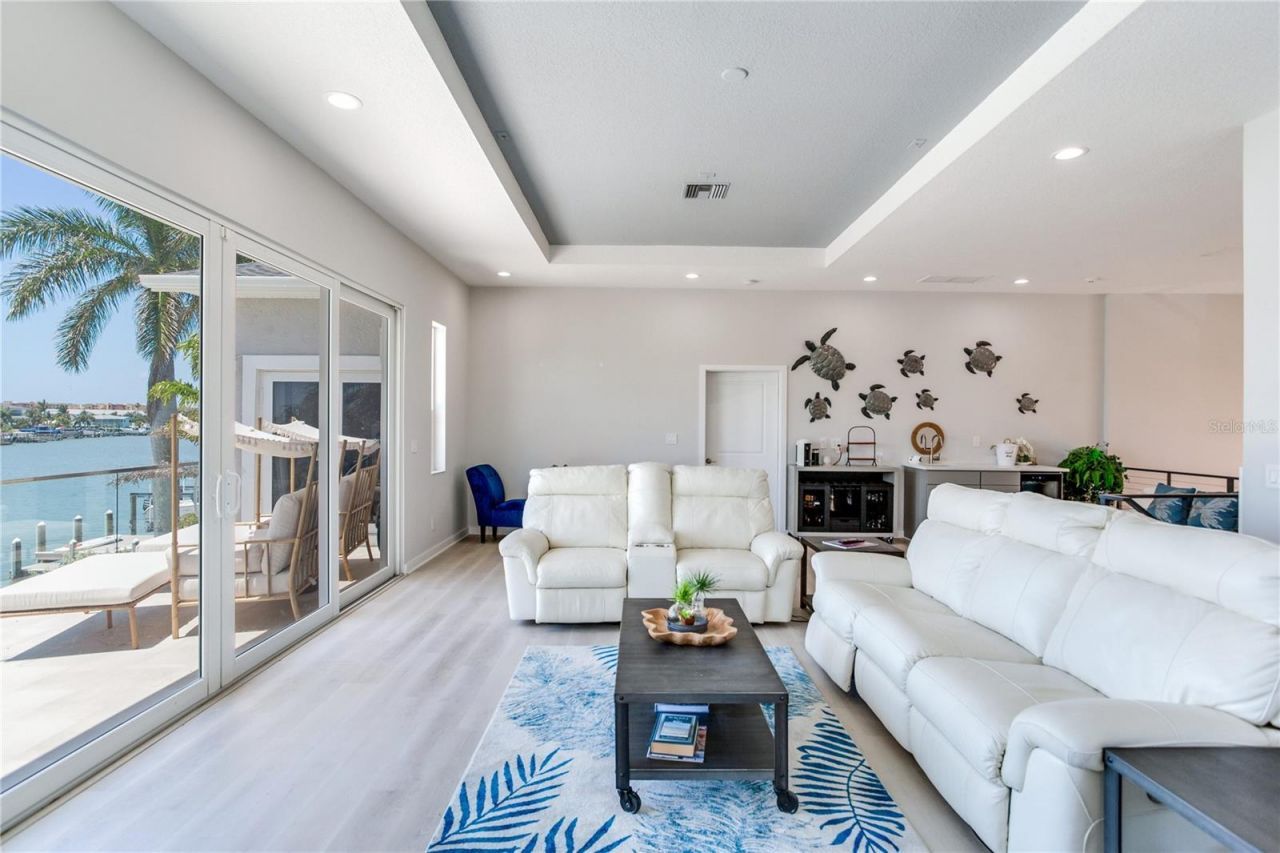 17081 Dolphin Drive, North Redington Beach, FL 33708 Photo