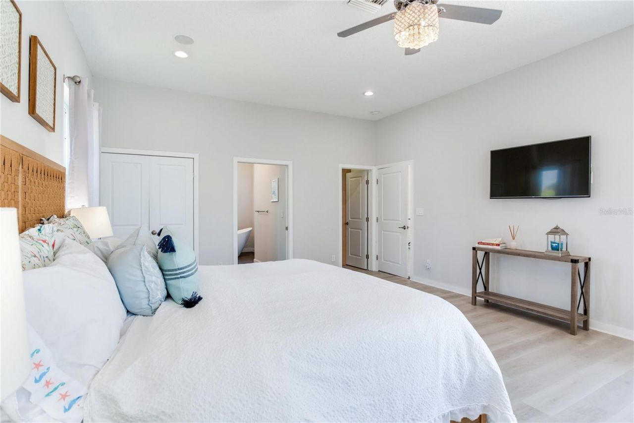 17081 Dolphin Drive, North Redington Beach, FL 33708 Photo