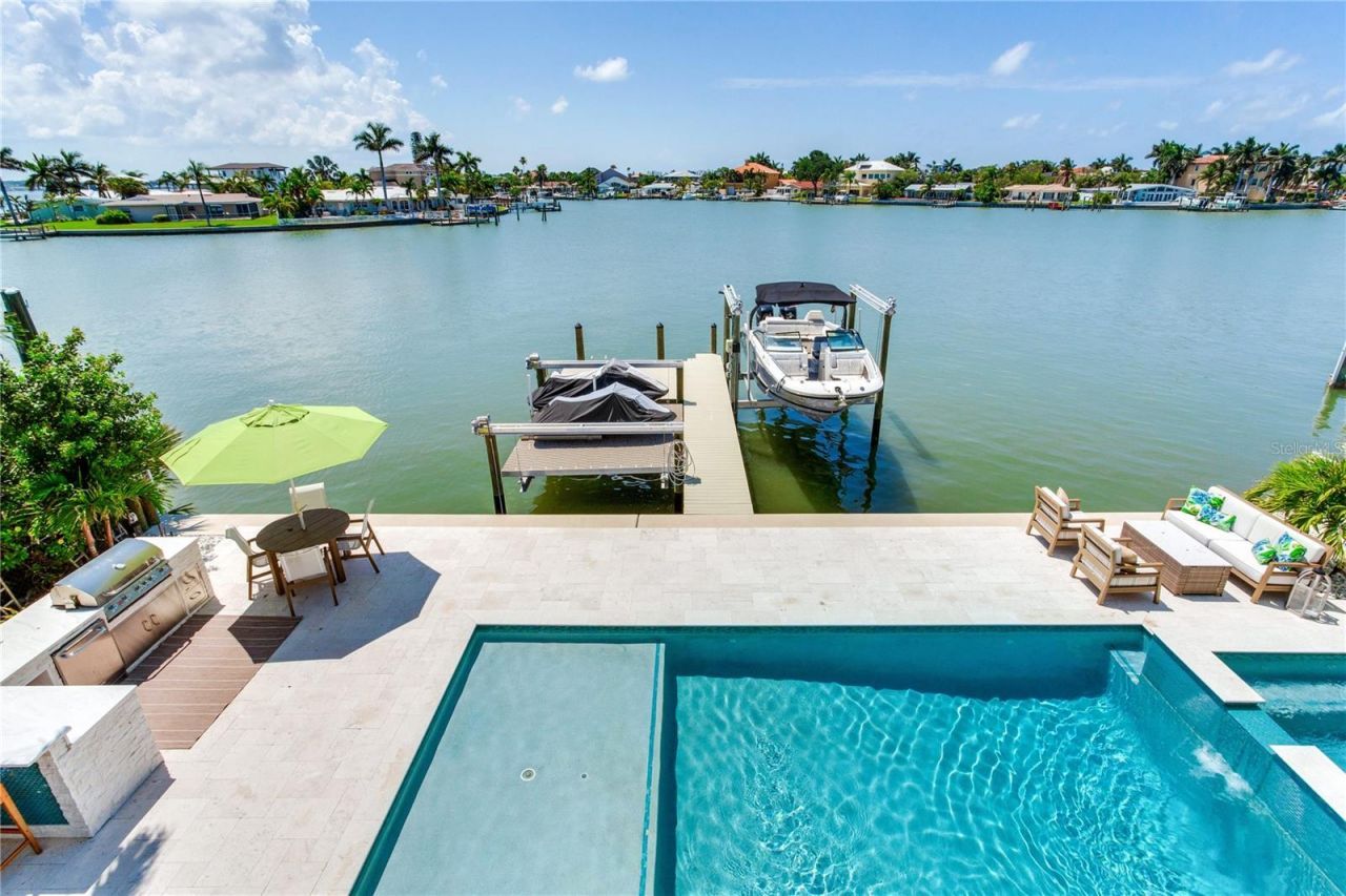 17081 Dolphin Drive, North Redington Beach, FL 33708 Photo