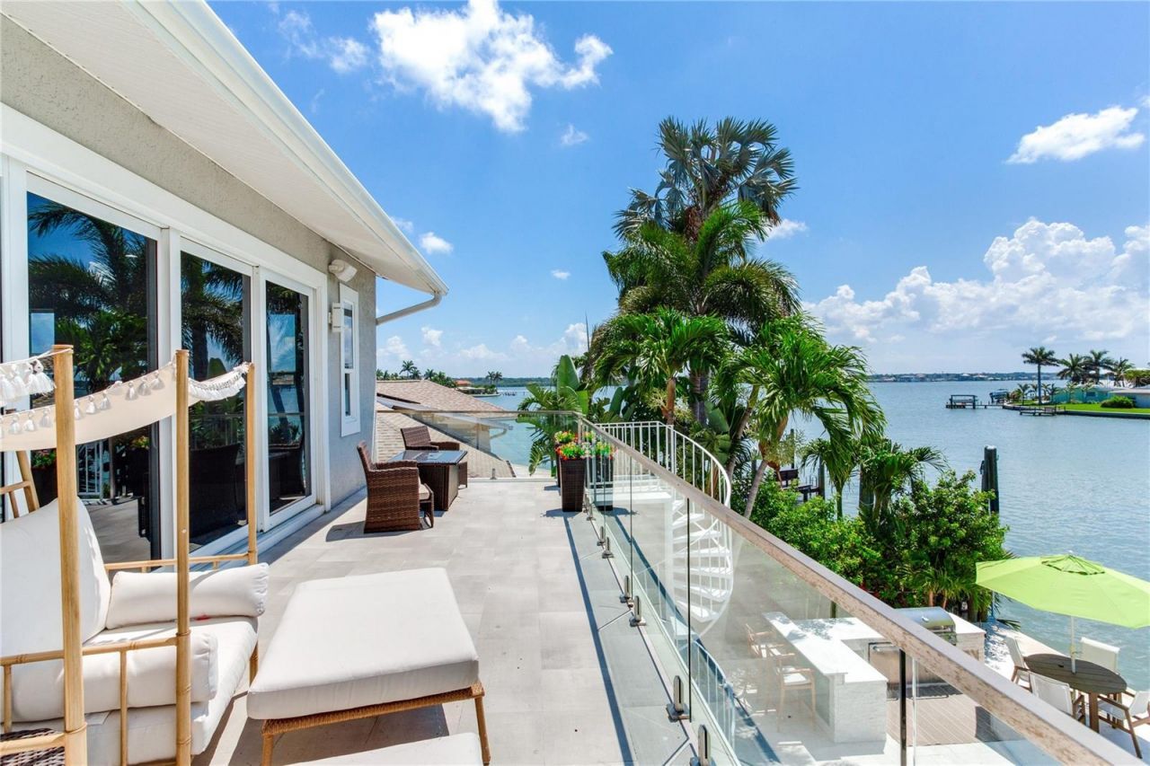 17081 Dolphin Drive, North Redington Beach, FL 33708 Photo