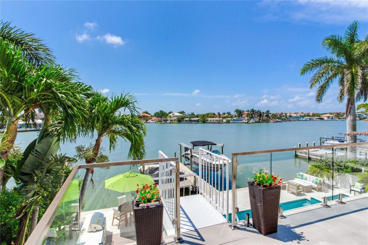 17081 Dolphin Drive, North Redington Beach, FL 33708 Photo
