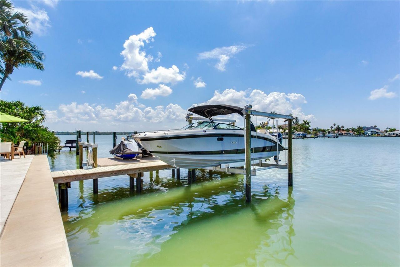 17081 Dolphin Drive, North Redington Beach, FL 33708 Photo