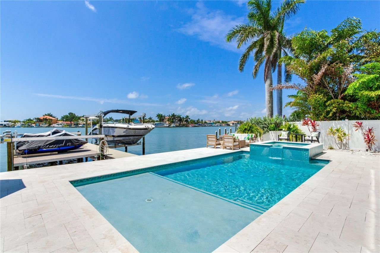 17081 Dolphin Drive, North Redington Beach, FL 33708 Photo