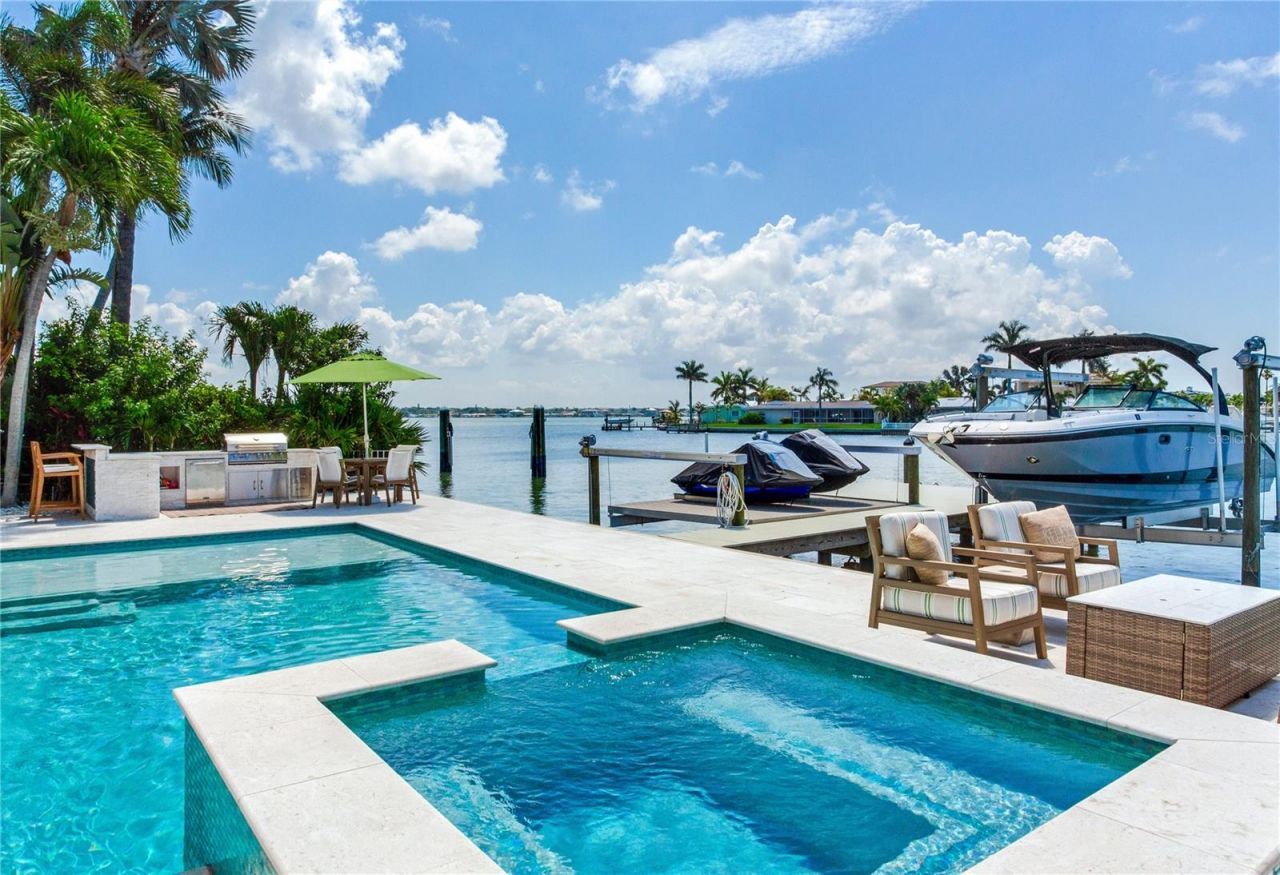 17081 Dolphin Drive, North Redington Beach, FL 33708 Photo