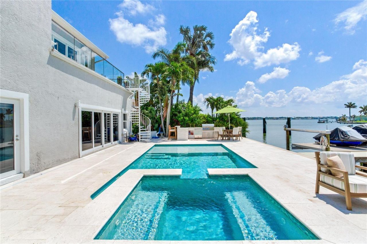 17081 Dolphin Drive, North Redington Beach, FL 33708 Photo