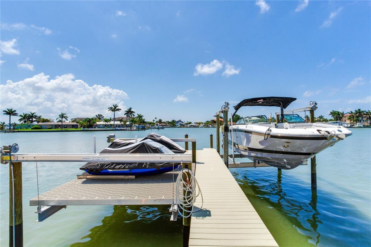 17081 Dolphin Drive, North Redington Beach, FL 33708 Photo