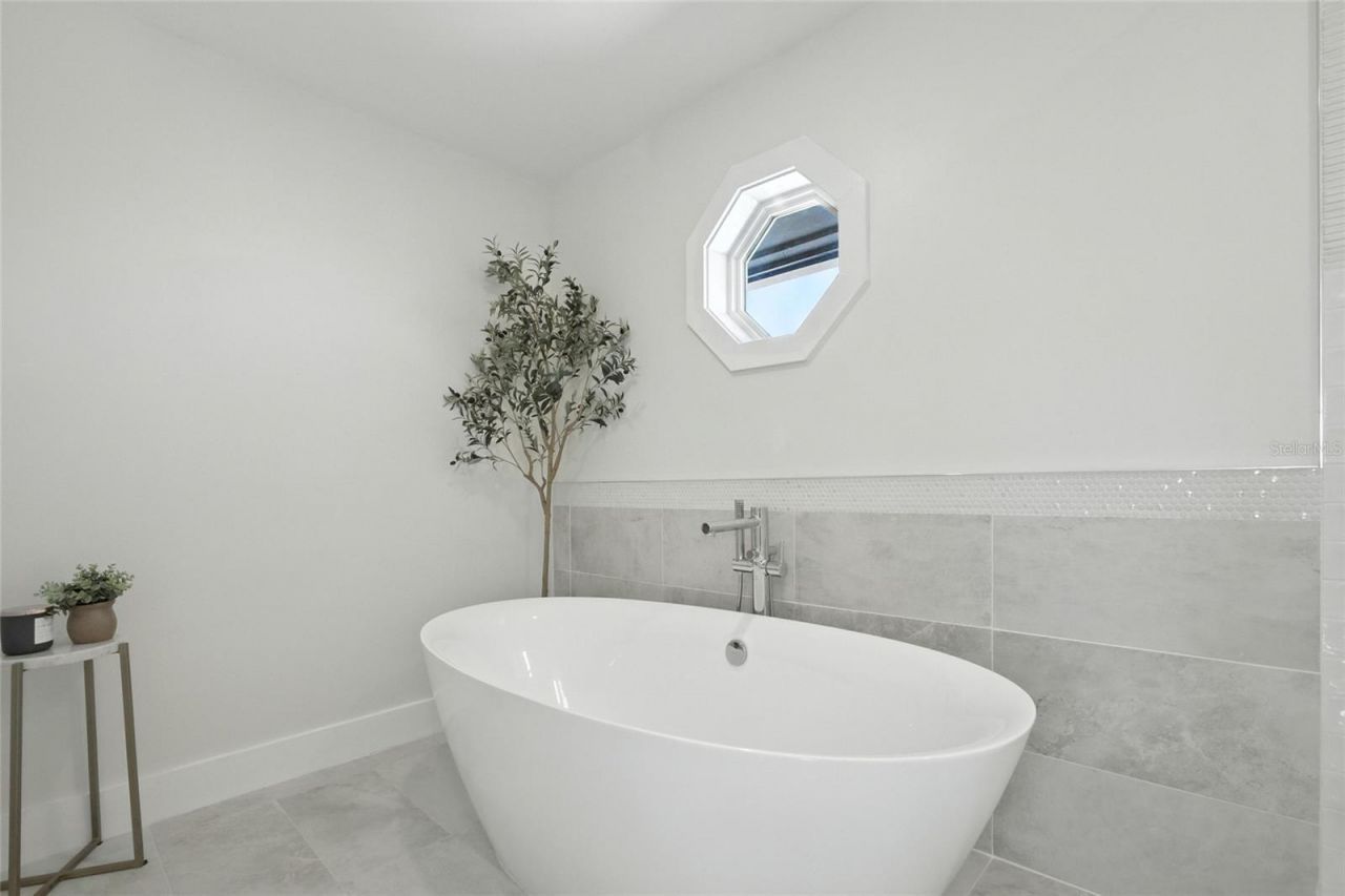 405 28th Street, Holmes Beach, FL 34217 Photo