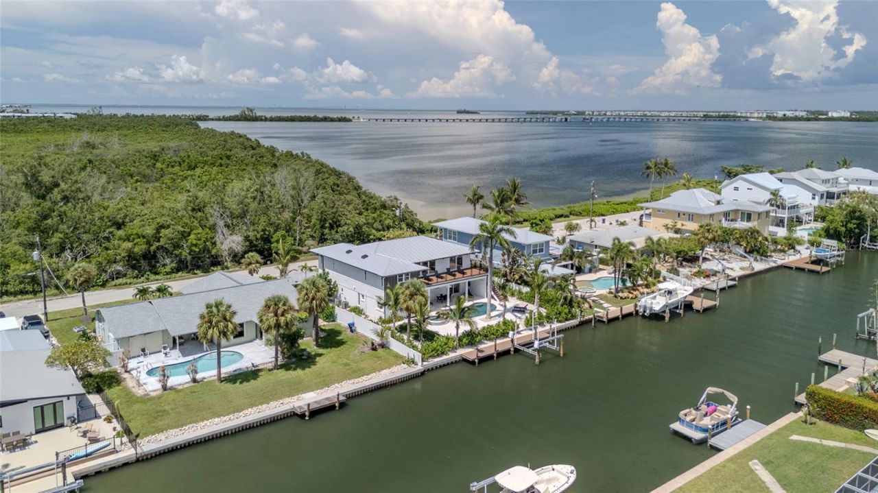 405 28th Street, Holmes Beach, FL 34217 Photo