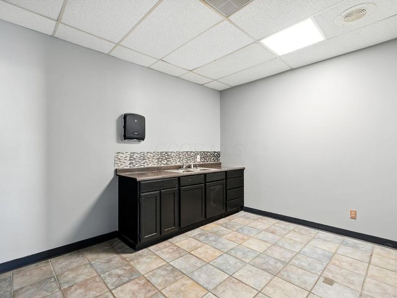 2244 S Hamilton Road, Unit 2244-101/1, Columbus, OH 43232 Photo 9