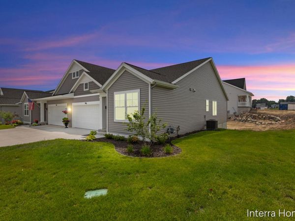 996 Scioto Drive NW, Unit 1, Comstock Park, MI 49321