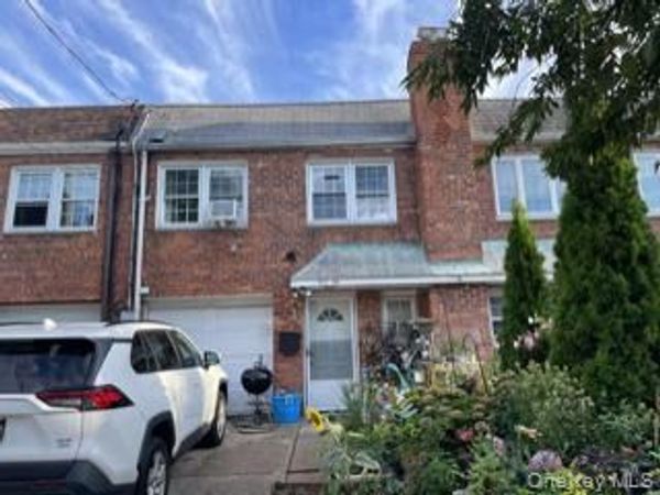126-08 9th Ave, College Point, NY 11356