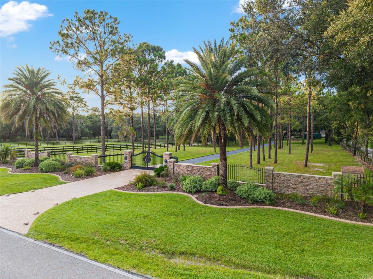 10745 SE Sunset Harbor Road, Summerfield, FL 34491 Photo