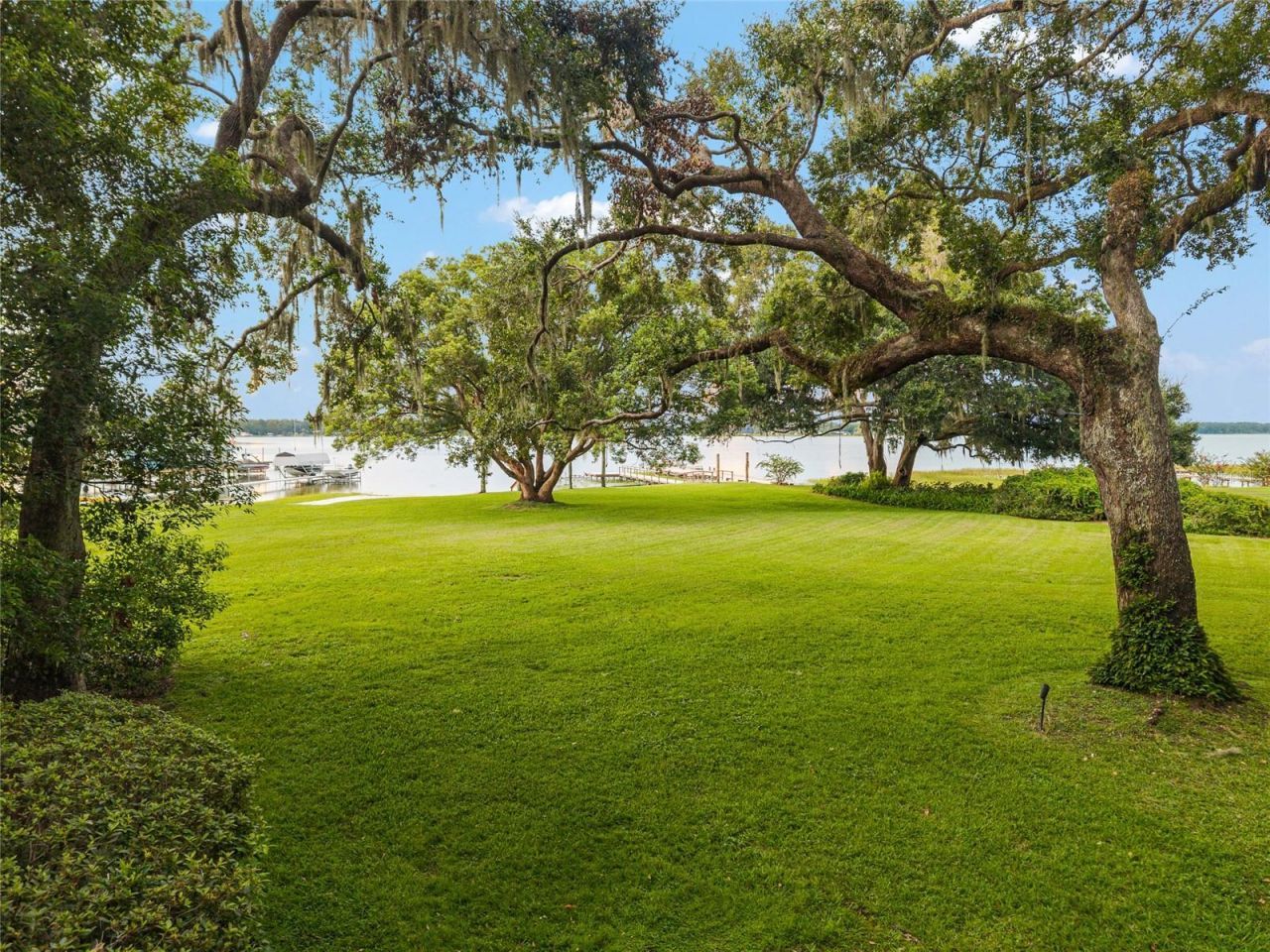 10745 SE Sunset Harbor Road, Summerfield, FL 34491 Photo