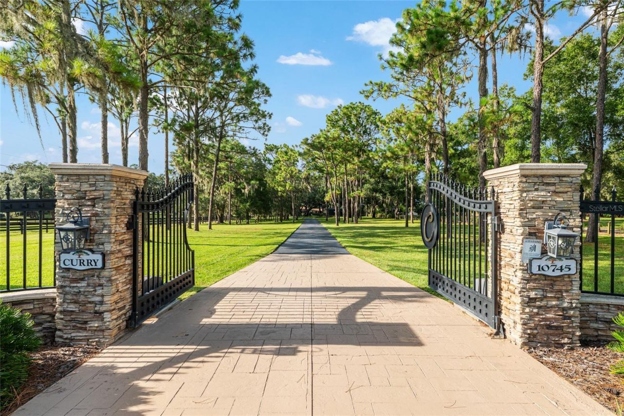 10745 SE Sunset Harbor Road, Summerfield, FL 34491 Photo