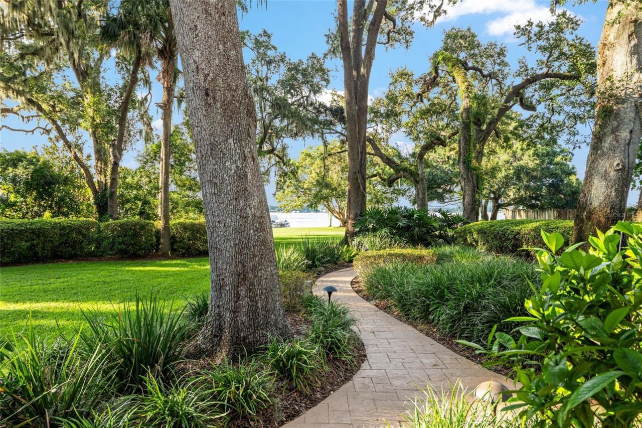 10745 SE Sunset Harbor Road, Summerfield, FL 34491 Photo