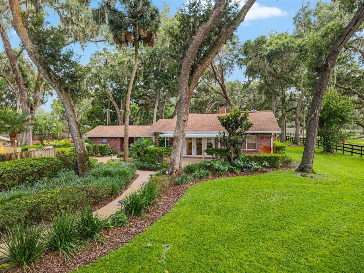 10745 SE Sunset Harbor Road, Summerfield, FL 34491 Photo