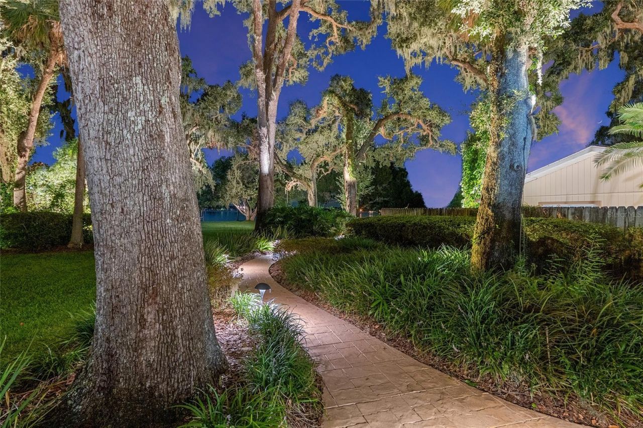 10745 SE Sunset Harbor Road, Summerfield, FL 34491 Photo