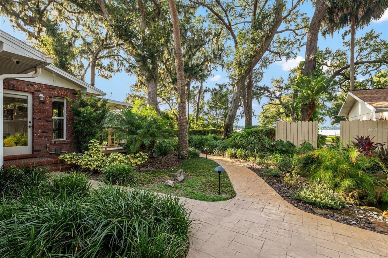 10745 SE Sunset Harbor Road, Summerfield, FL 34491 Photo