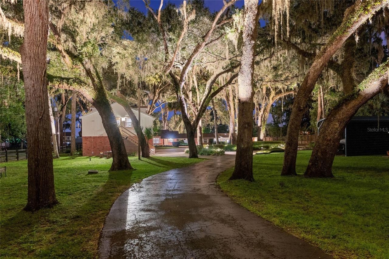 10745 SE Sunset Harbor Road, Summerfield, FL 34491 Photo