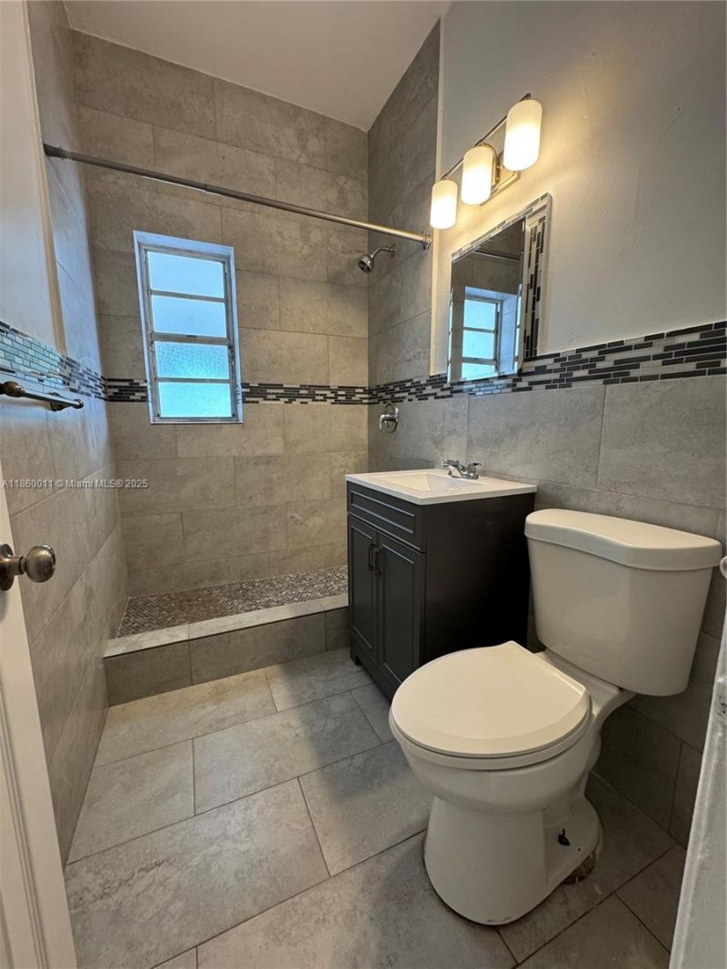 568 E 49th St, Hialeah, FL 33013 Photo