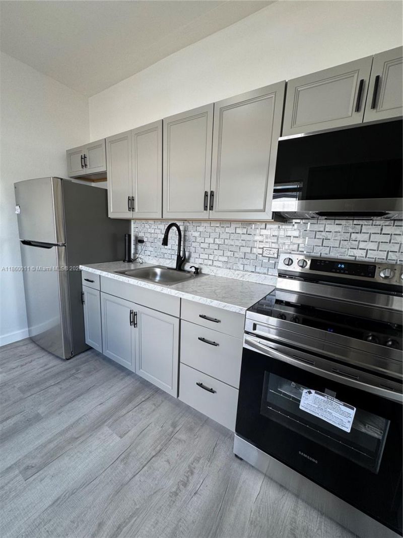 568 E 49th St, Hialeah, FL 33013 Photo