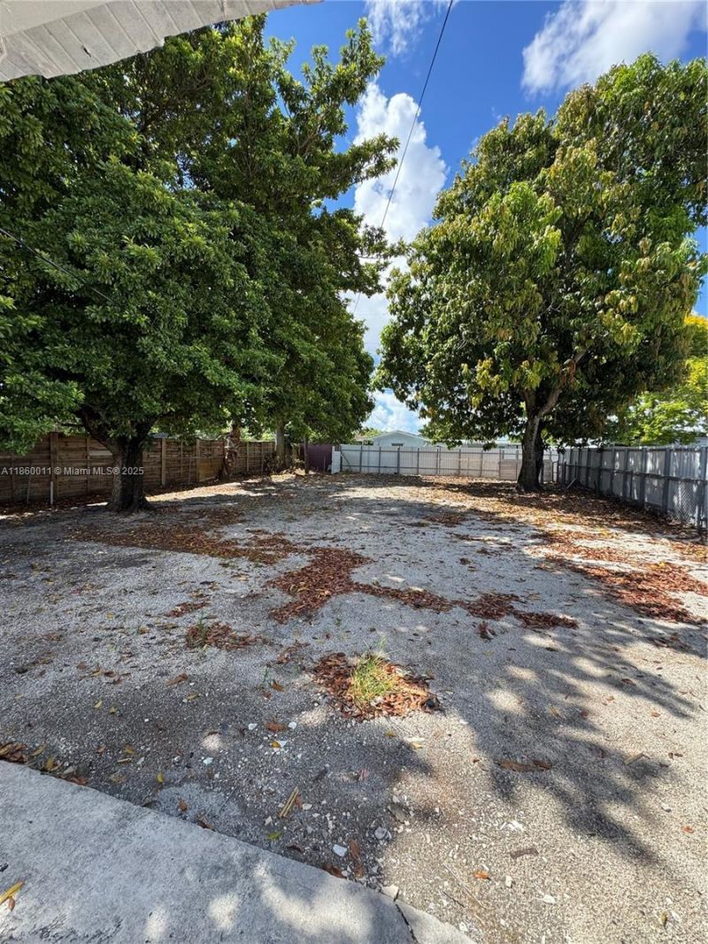 568 E 49th St, Hialeah, FL 33013 Photo