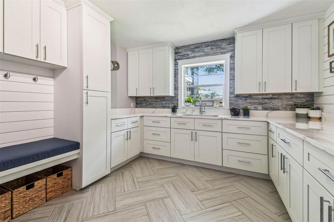 3217 Stoneybrook Lane, Tampa, FL 33618 Photo