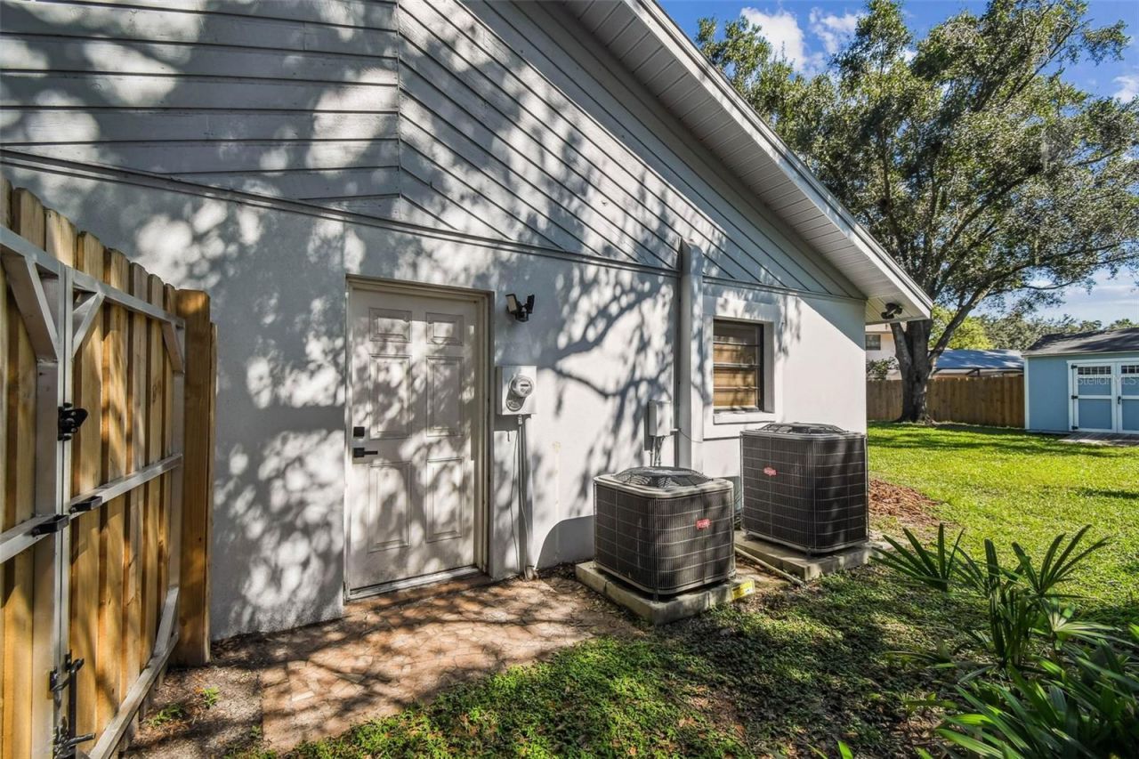 3217 Stoneybrook Lane, Tampa, FL 33618 Photo