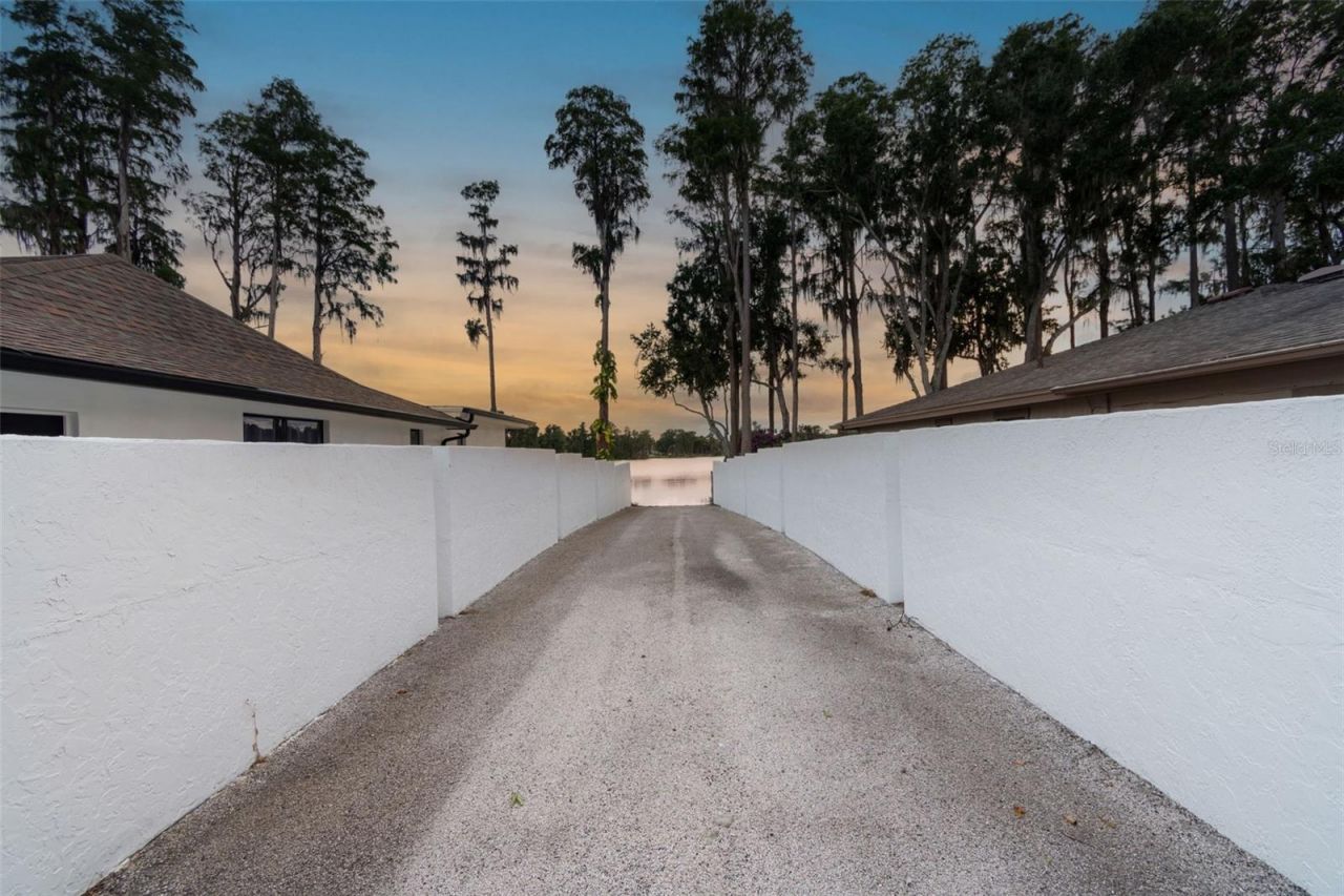 3217 Stoneybrook Lane, Tampa, FL 33618 Photo