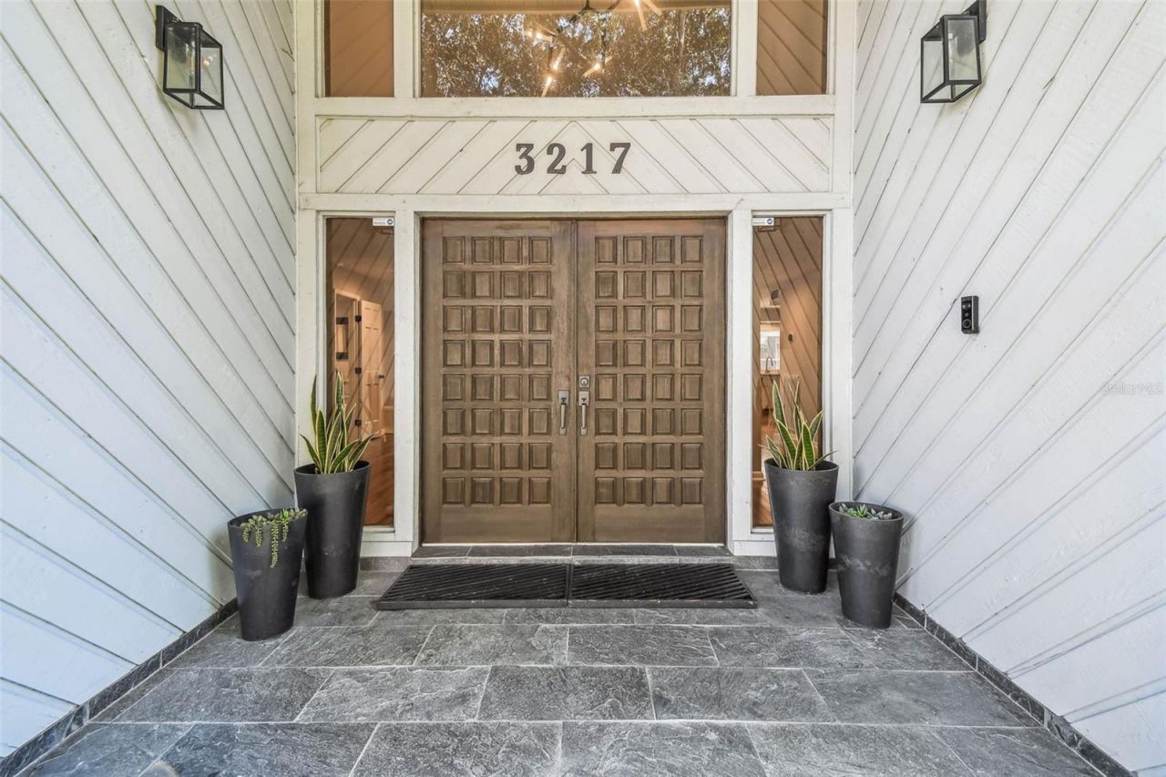 3217 Stoneybrook Lane, Tampa, FL 33618 Photo