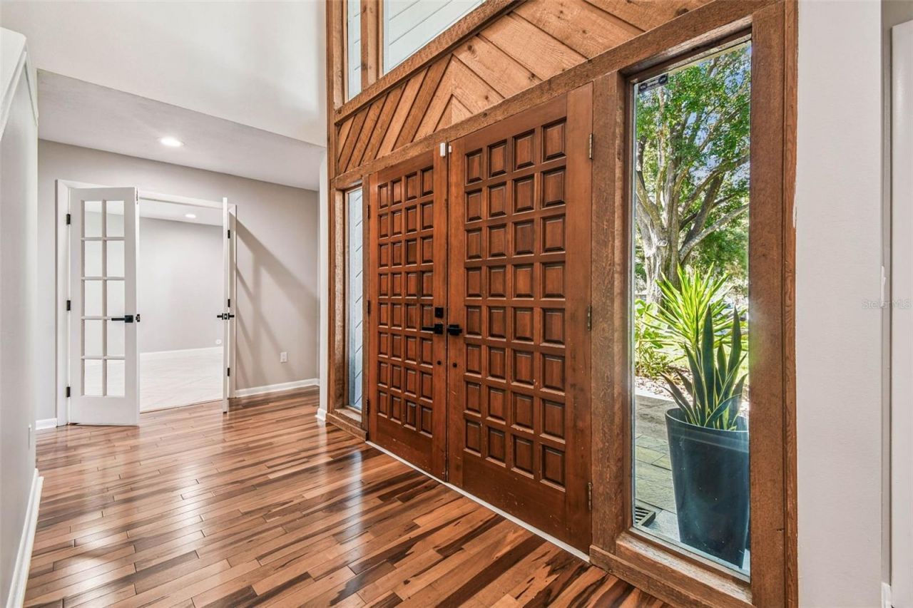 3217 Stoneybrook Lane, Tampa, FL 33618 Photo