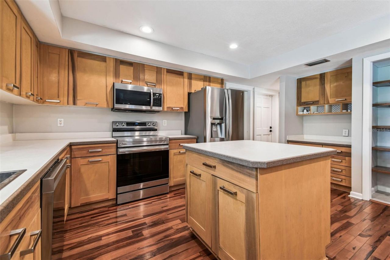 3217 Stoneybrook Lane, Tampa, FL 33618 Photo