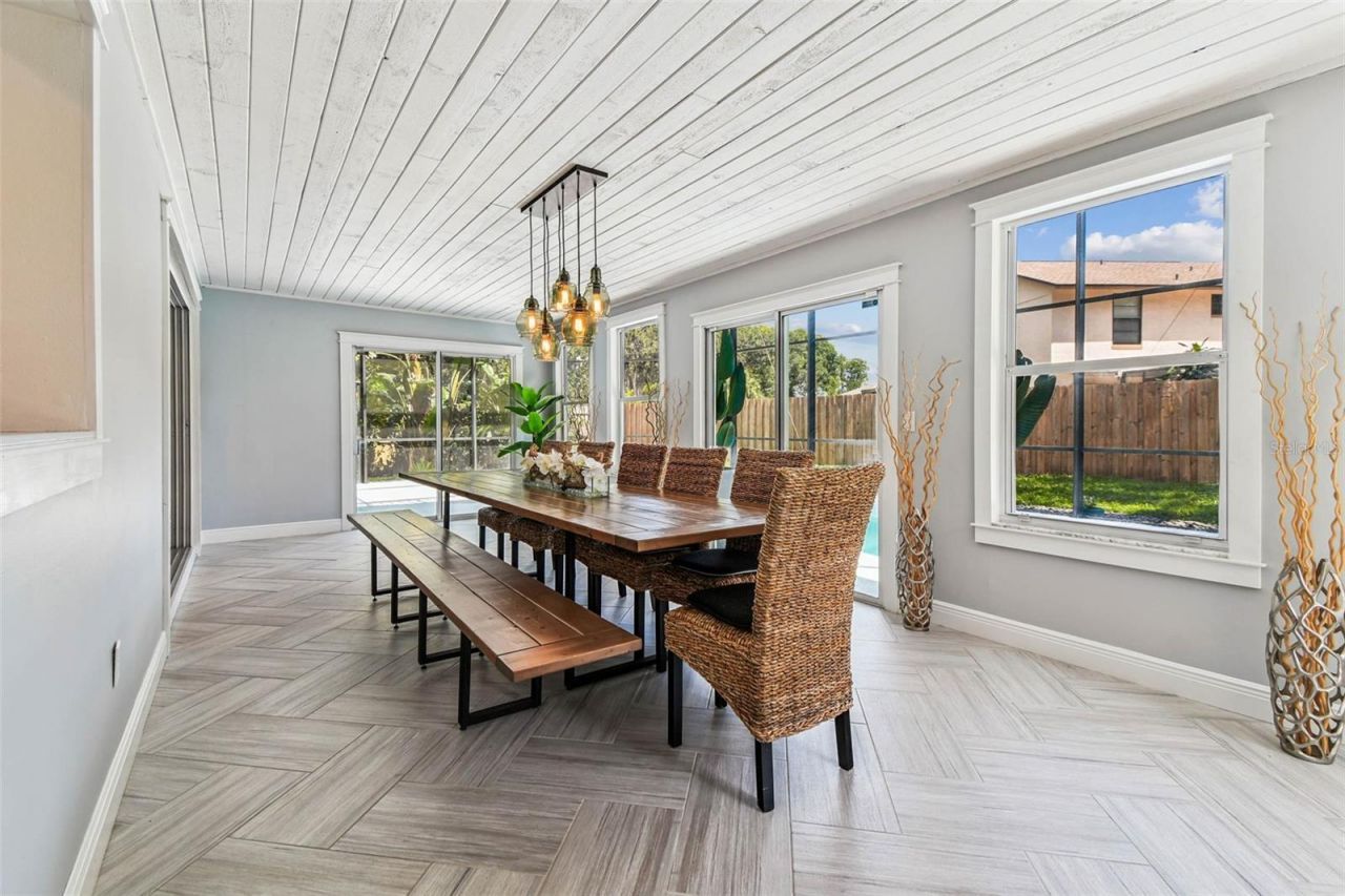 3217 Stoneybrook Lane, Tampa, FL 33618 Photo