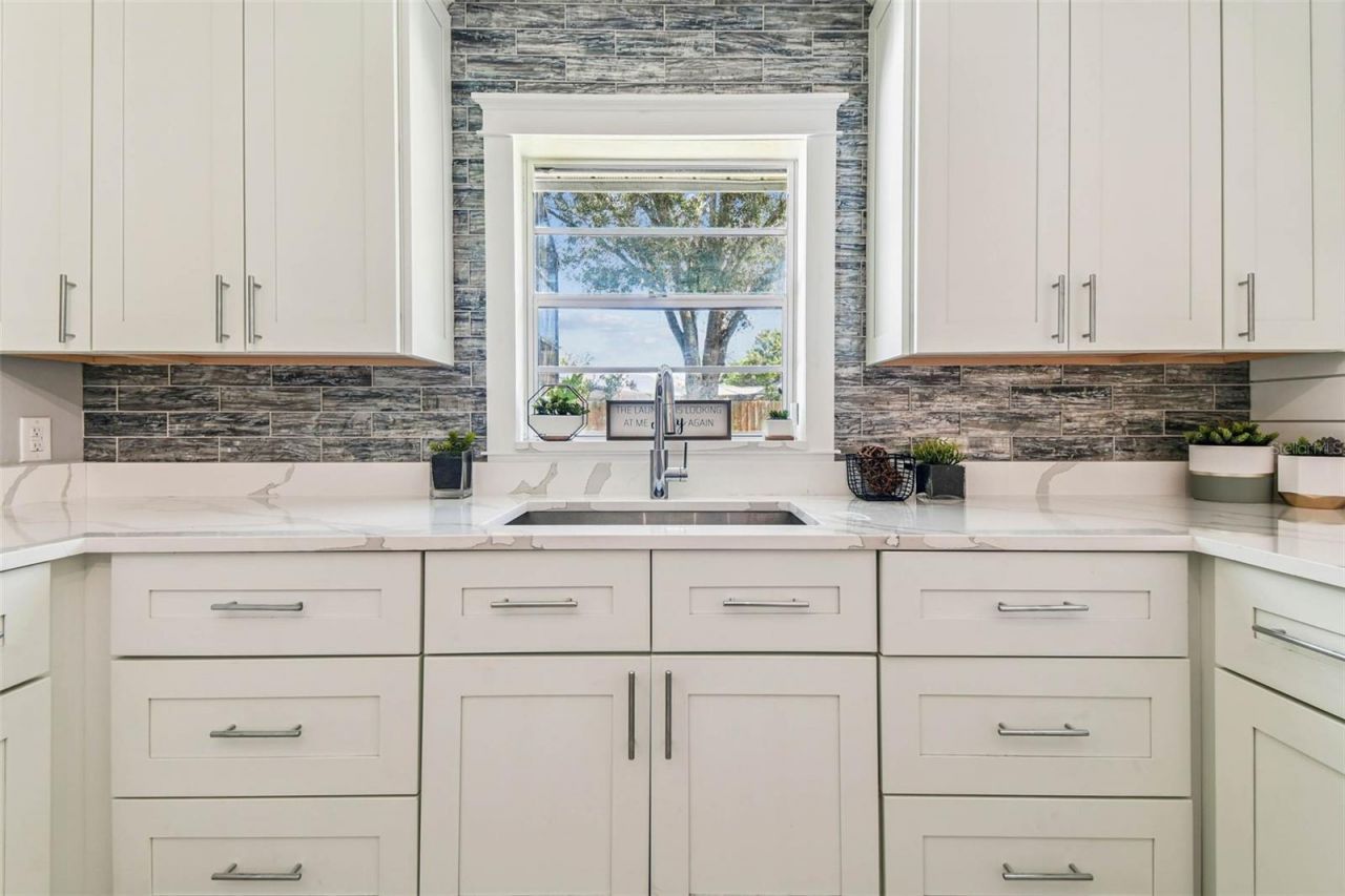 3217 Stoneybrook Lane, Tampa, FL 33618 Photo